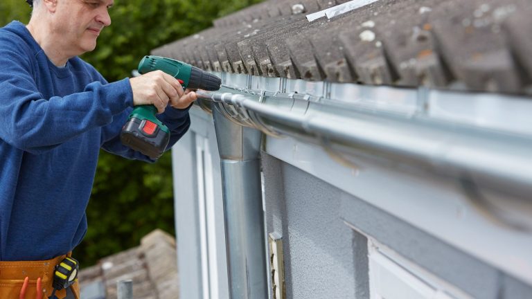 How can I choose the right gutter service provider?